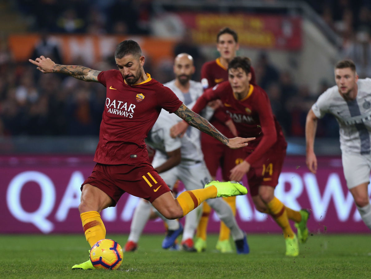 as-roma-v-fc-internazionale-serie-a-5c044f857417a4a00e000001.jpg
