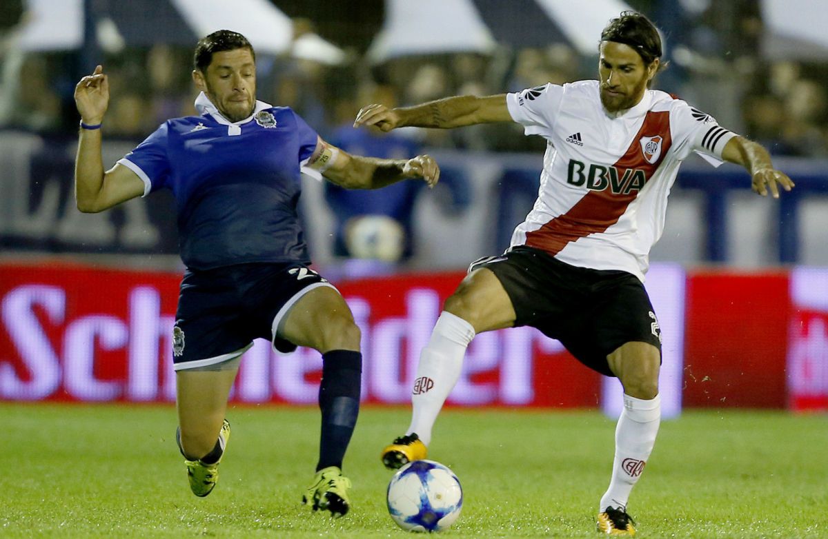 gimnasia-y-esgrima-la-plata-v-river-plate-superliga-2017-18-5bfded6ef30be46a2d000001.jpg