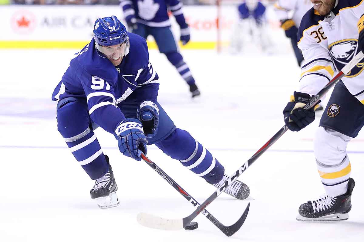 john-tavares-maple-leafs-2018-nhl-offseason-signing.jpg