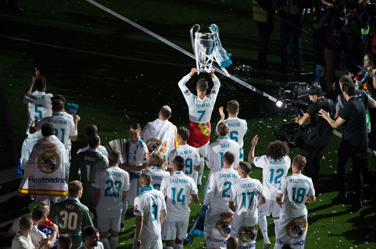 real-madrid-celebrate-after-victory-in-the-champions-league-final-against-liverpool-5b1274e8347a023b62000001.jpg