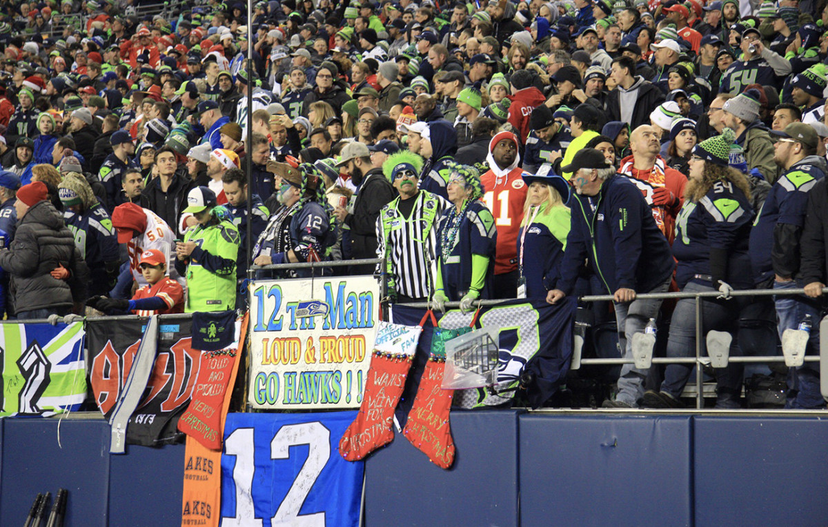 chiefs-seahawks-crowd.jpg