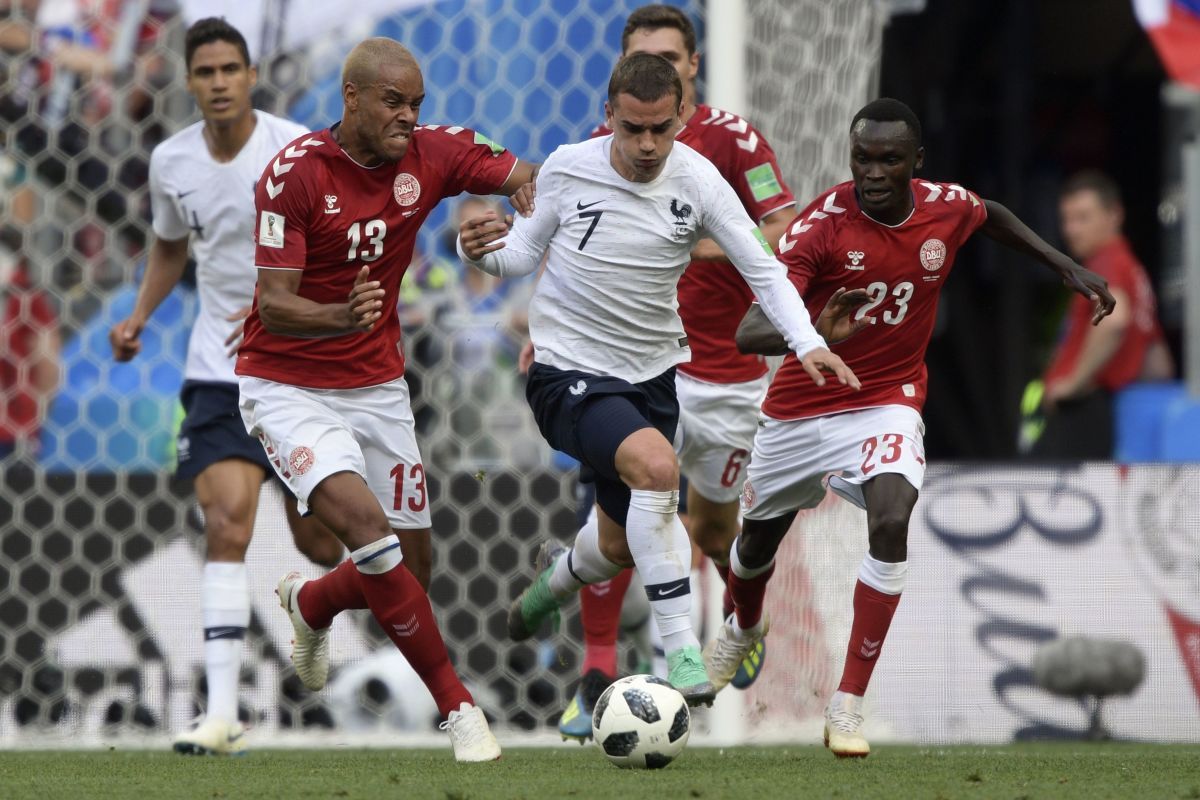 topshot-fbl-wc-2018-match37-den-fra-5bab3ddf208874c358000003.jpg