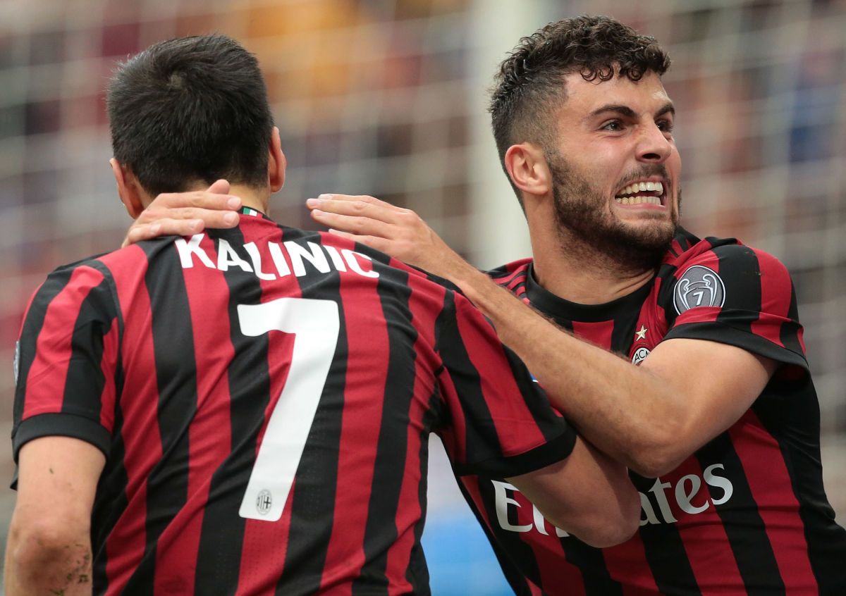ac-milan-v-acf-fiorentina-serie-a-5b01ed55347a02891b000001.jpg