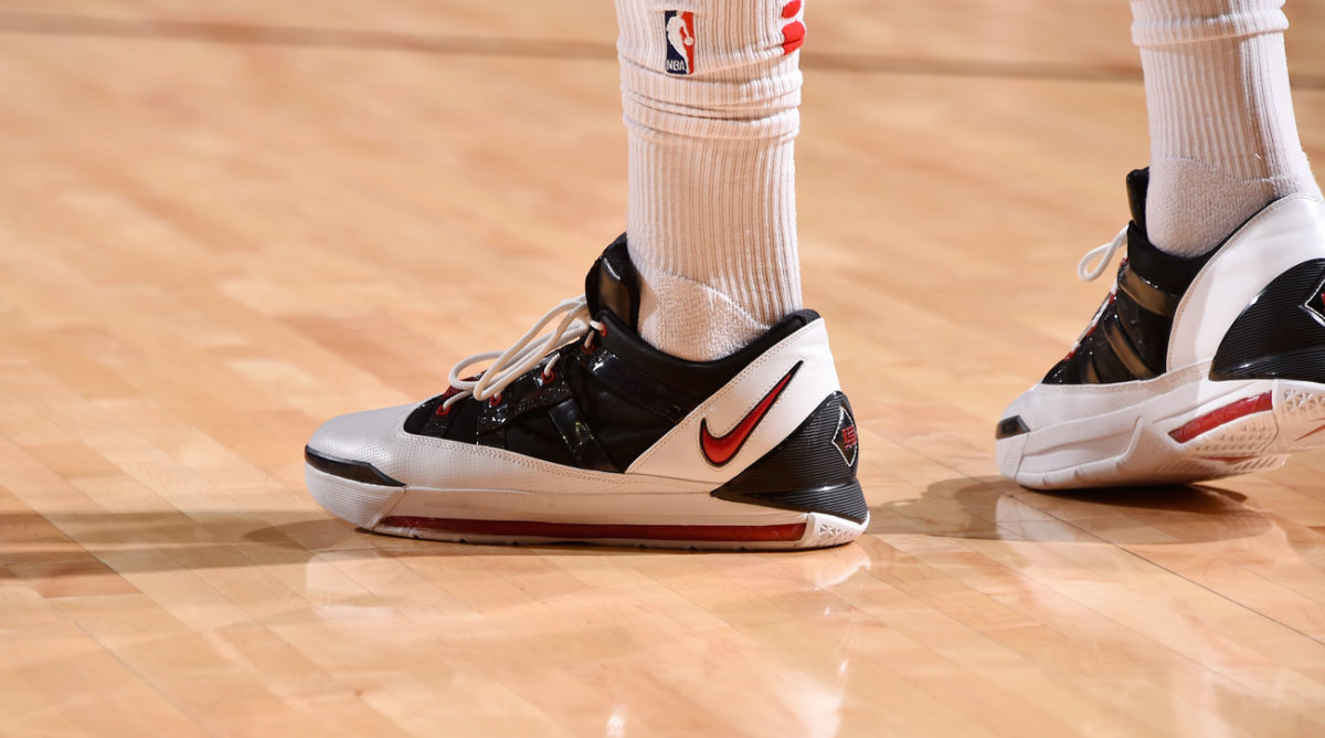 nike-lebron-3-pj-tucker.jpg