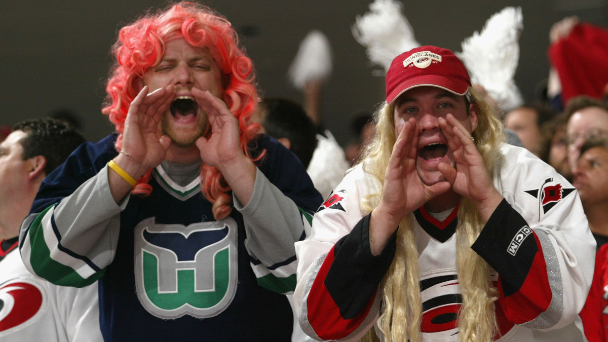 Carolina Hurricanes Wore Hartford Whalers Throwback Uniforms, and NHL Fans  Loved It - Sports Illustrated