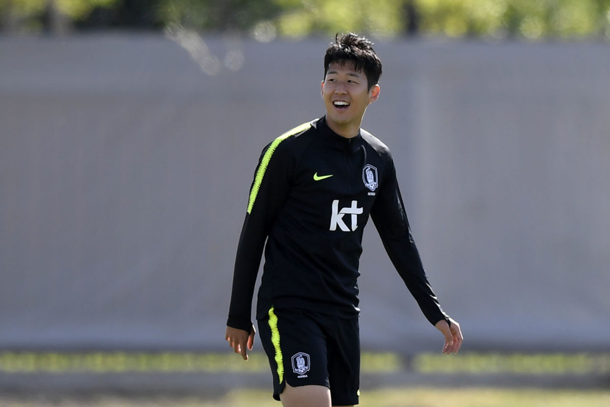 fbl-wc-2018-kor-training-5b252390f7b09d93b5000005.jpg