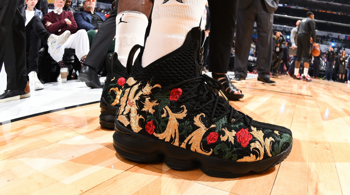 nike-lebron-15-kith-black.jpg