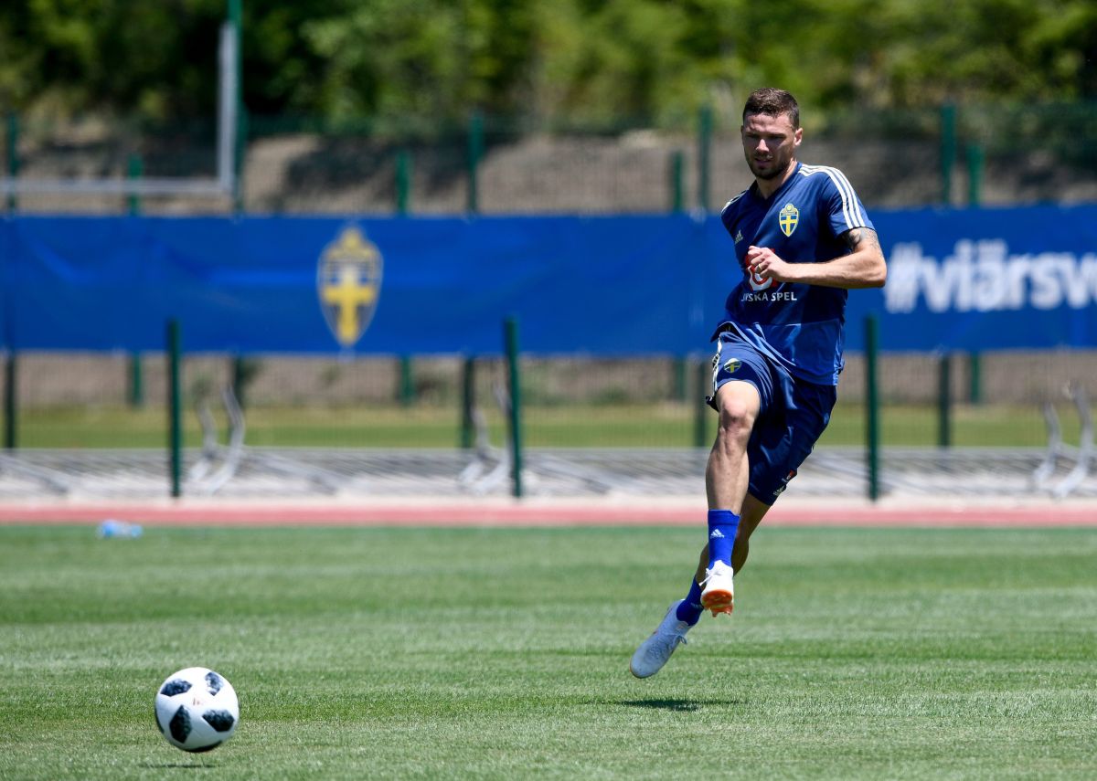 fbl-wc-2018-swe-training-5b252355f7b09d16f8000004.jpg
