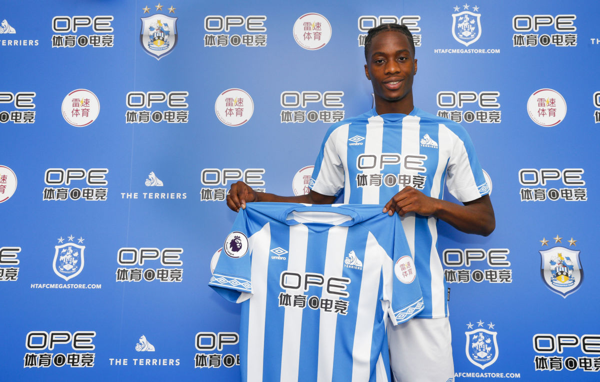 huddersfield-town-unveil-new-signing-5b45f1b07134f65883000039.jpg