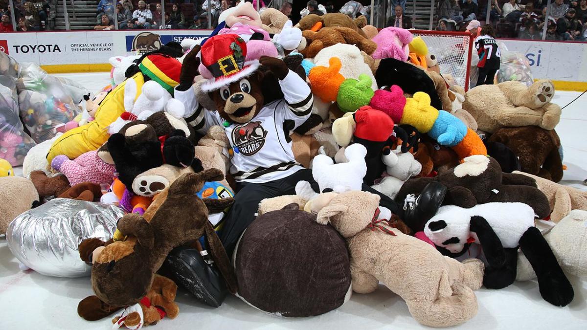AHL's Hershey Bears Set World Record With Teddy Bear Toss - Sports Illustrated