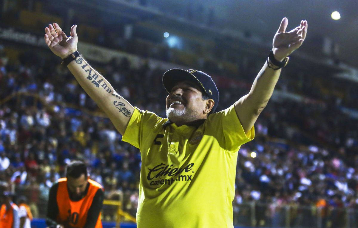 fbl-mex-dorados-juarez-maradona-5bfb6ab5ac45969cda000001.jpg