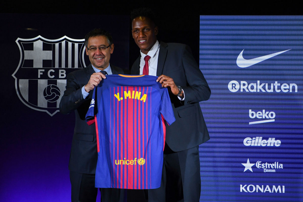 new-barcelona-signing-yerry-mina-unveiled-5b6d5ba64e17c8242c000010.jpg