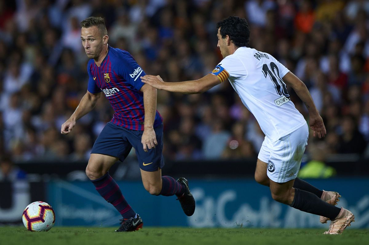 valencia-cf-v-fc-barcelona-la-liga-5bcb08353bf4c95e3e000001.jpg