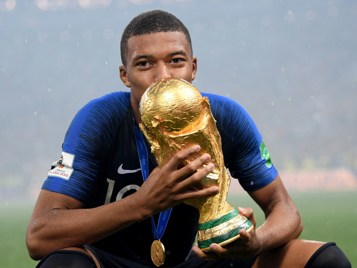 kylian-mbappe-best-xi.jpg