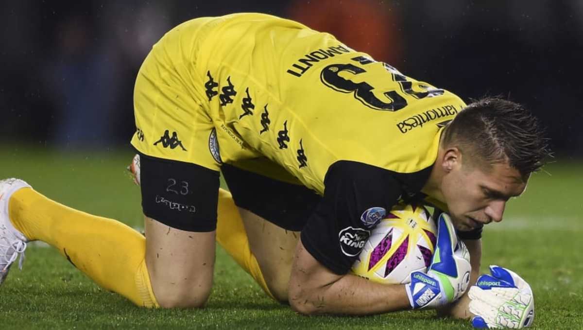 TAMBIÉN HAY MEMES | El insólito gol de Banfield que ya recorre el mundo