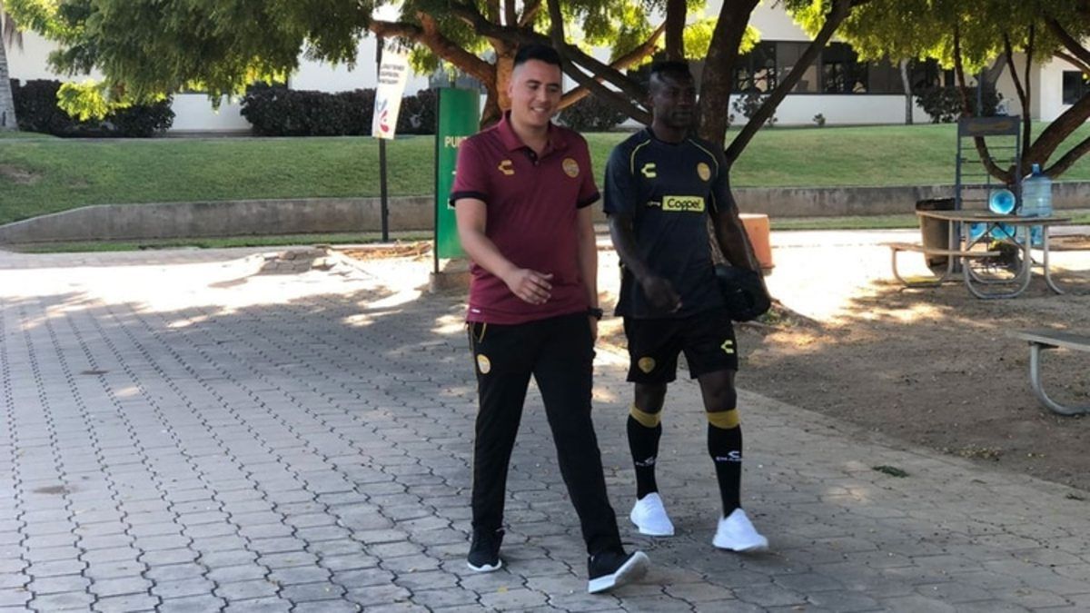 Sunday, con indumentaria de Dorados, durante el entrenamiento en Culiacán