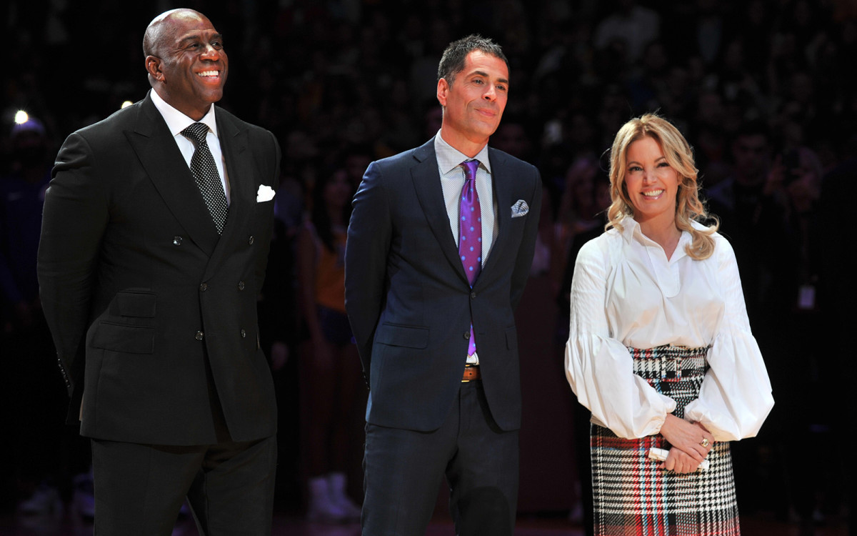 magic-rob-jeanie-lakers.jpg