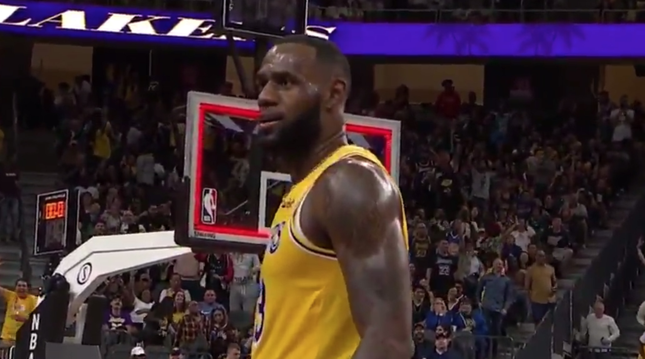 LeBron James acerta um buzzer beater histórico contra os Bulls