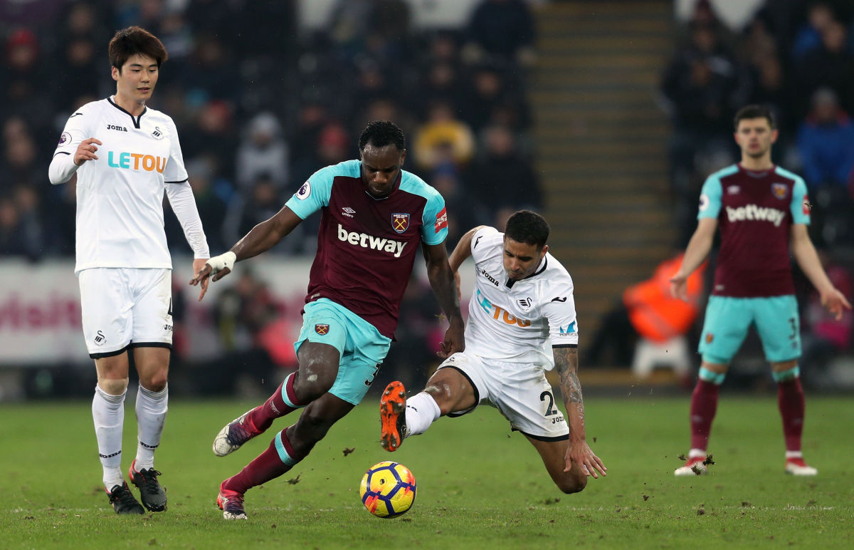 swansea-city-v-west-ham-united-premier-league-5b2653503467ac4160000002.jpg