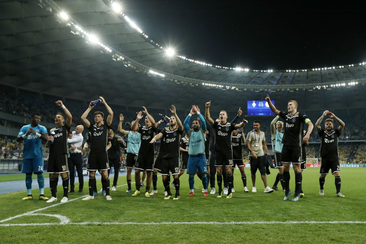 uefa-champions-league-dynamo-kiev-v-ajax-amsterdam-5b86ff1564138452ae000001.jpg