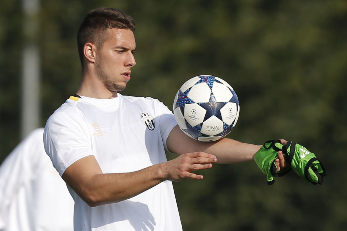 fbl-eur-c1-juventus-training-5b43abba73f36c02c000000f.jpg