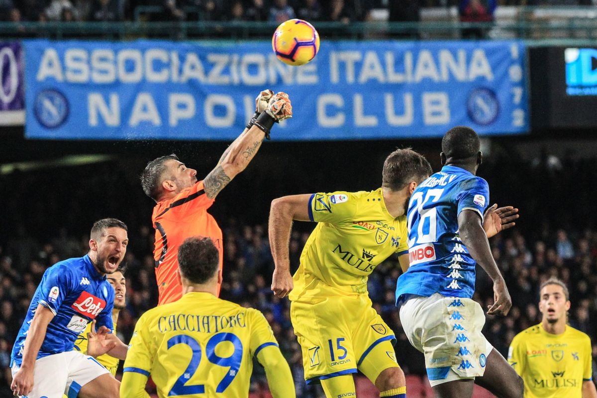 fbl-ita-seriea-napoli-chievo-5bfacdfdac4596efd5000024.jpg