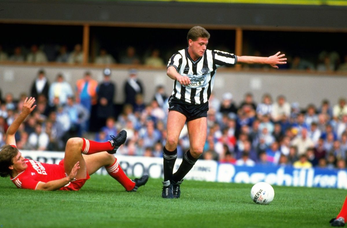paul-gascoigne-of-newcastle-united-and-jan-molby-of-liverpool-5b9cce551993cde52f000001.jpg
