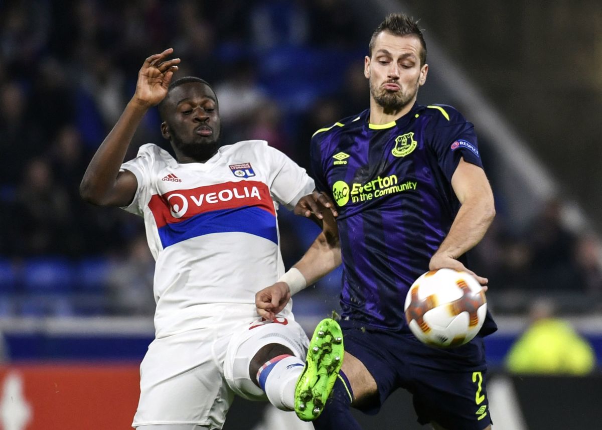 fbl-eur-c3-lyon-everton-5b3b912e7134f6f050000009.jpg