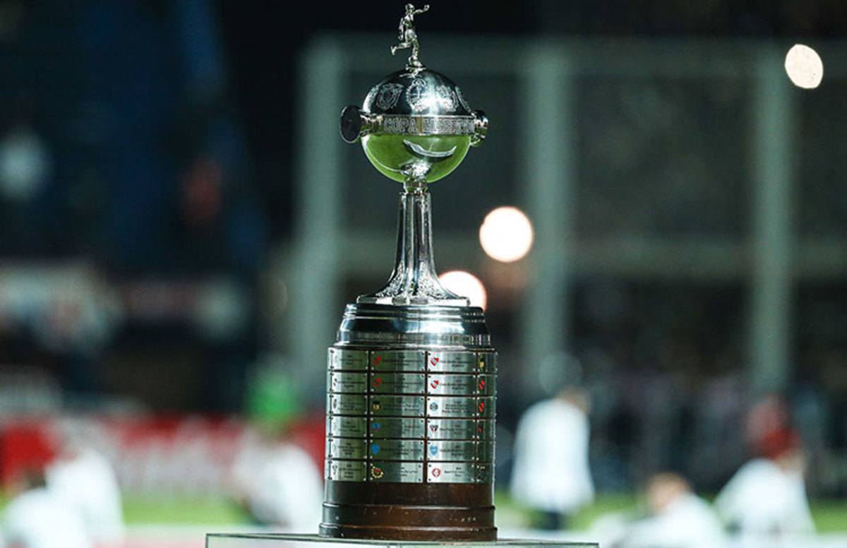 Resultado de imagen para trofeo copa libertadores