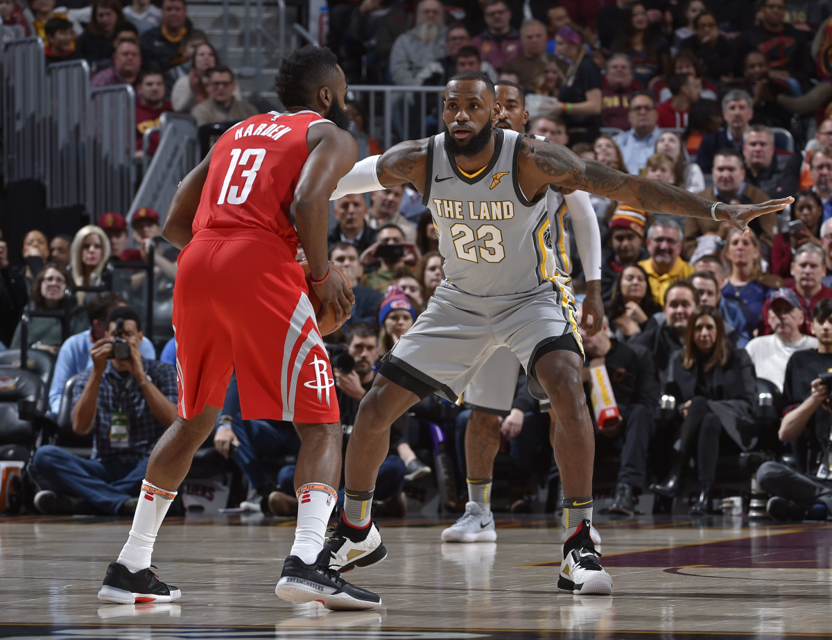 lebron_james_cavs_rockets_.jpg