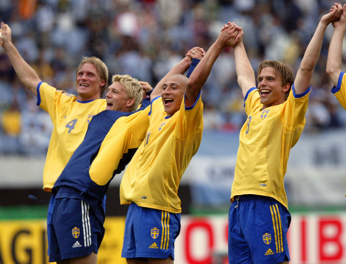 swedish-players-wave-to-the-crowd-at-the-end-of-th-5b0848687134f6a37500000c.jpg