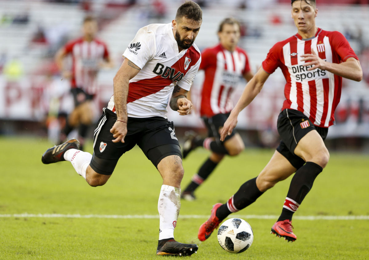 river-plate-v-estudiantes-superliga-2017-18-5bdcaf37af9f48d4a5000001.jpg