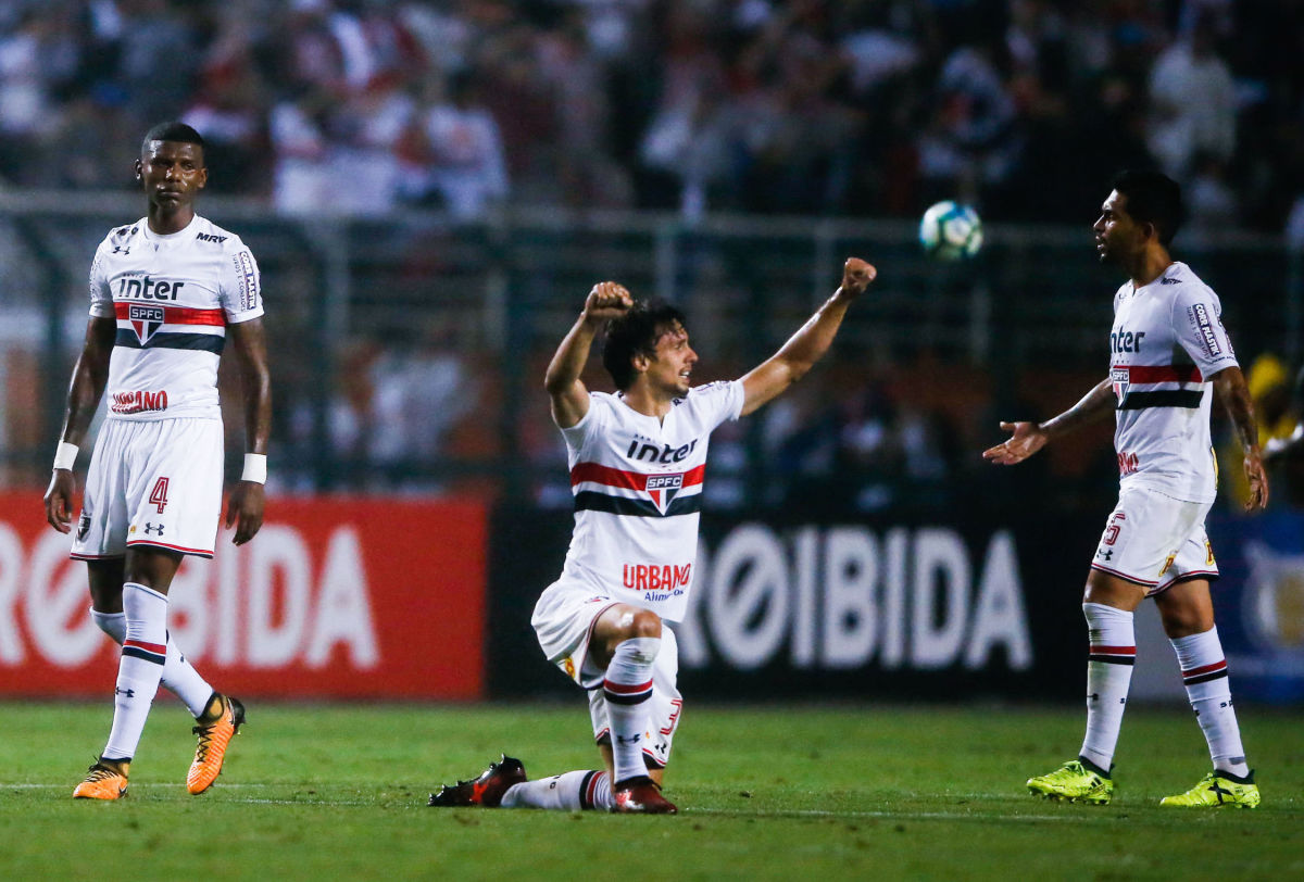 sao-paulo-v-atletico-pr-brasileirao-series-a-2017-5c1cb940bf00e5612c000003.jpg