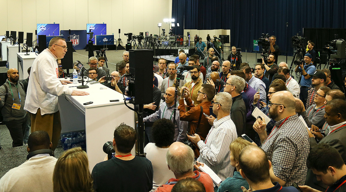 Browns GM John Dorsey faces a throng of reporters at the combine.