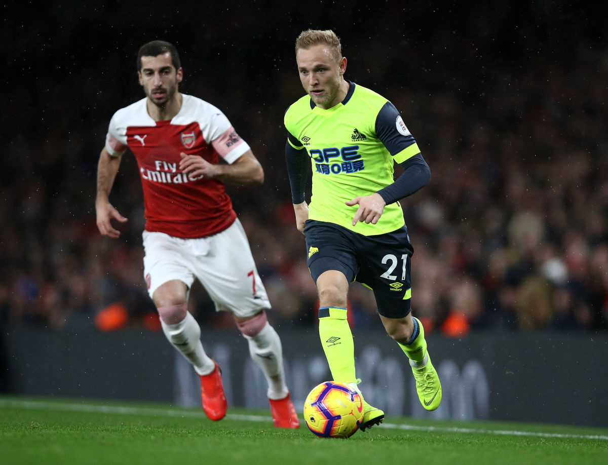 arsenal-fc-v-huddersfield-town-premier-league-5c0cf989cf7eceaffb000001.jpg