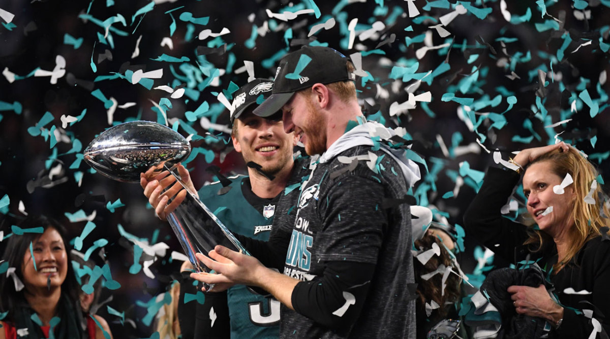 Sports fans. Super Bowl Duiseno.