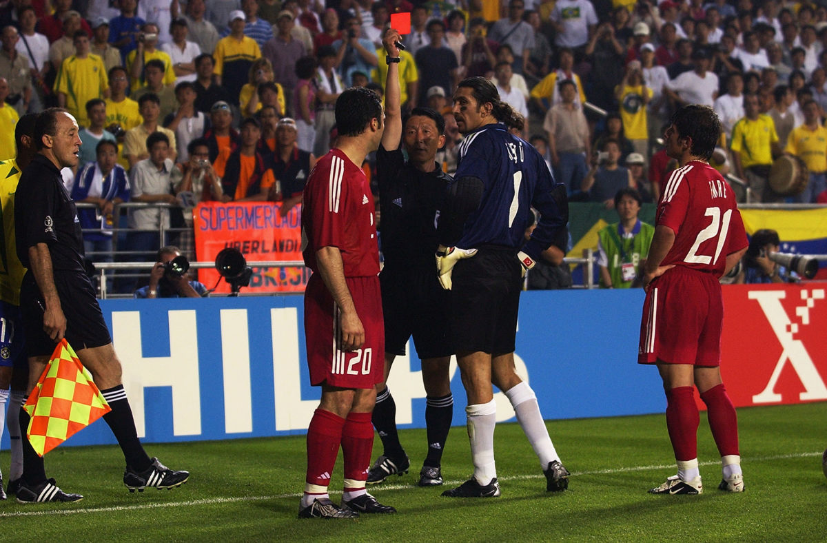 referee-young-joo-kim-of-south-korea-and-hakan-unsal-of-turkey-5b05742f347a02c6ee000002.jpg
