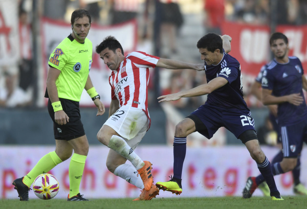estudiantes-v-river-plate-superliga-2018-19-5bde2b579300e219cf000001.jpg