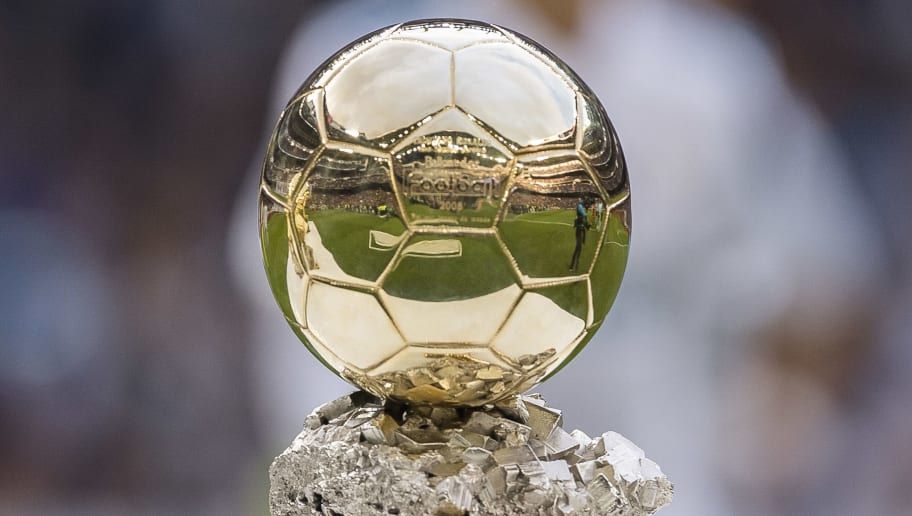 Cuanto Pesa Un Balon De Oro