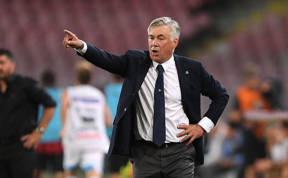ssc-napoli-v-ac-milan-serie-a-5b87d90e08cb8316b4000001.jpg