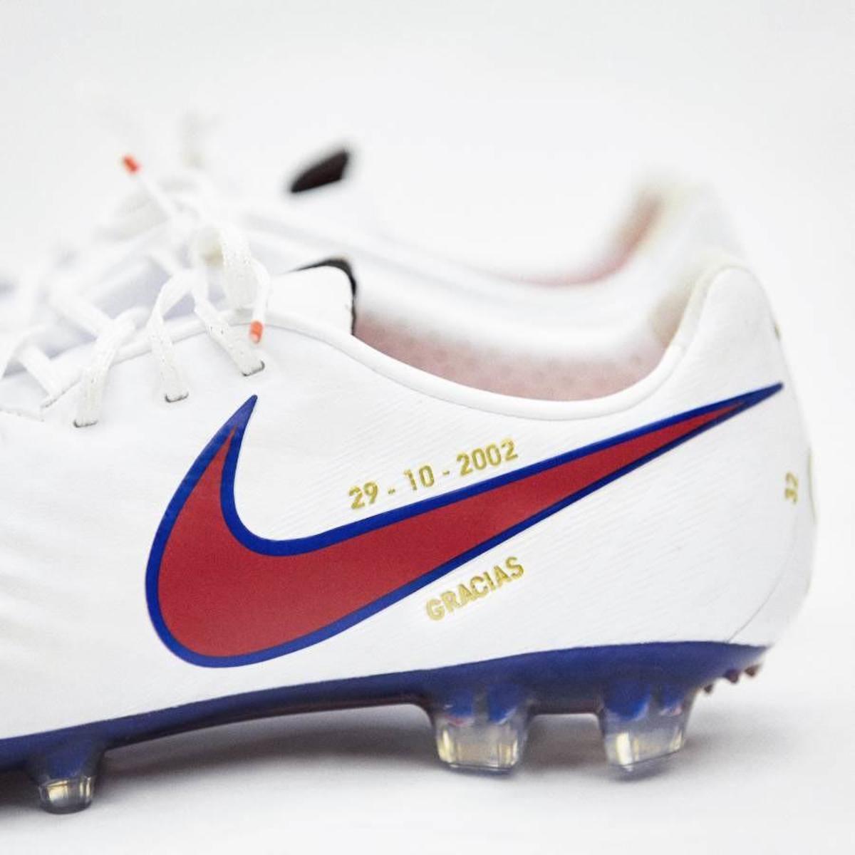 FOTOS | Las botas que utilizó Iniesta en su partido de despedida Barcelona -