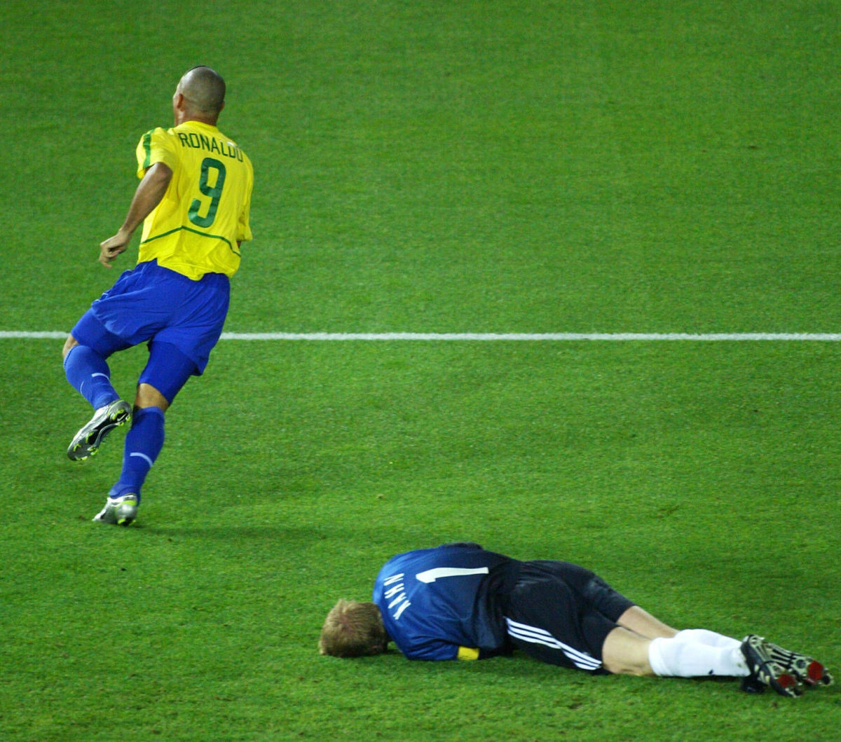 brazil-s-forward-ronaldo-l-celebrates-5b0a77c63467acbee3000001.jpg