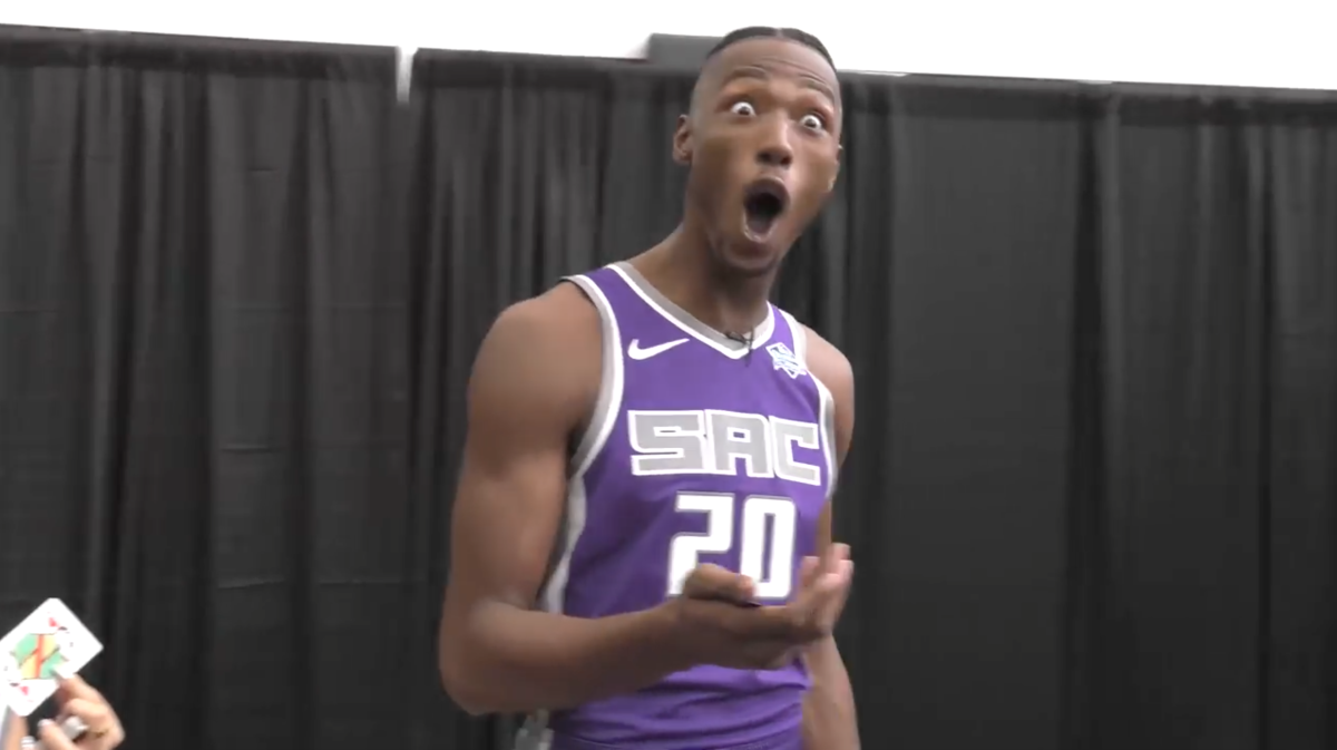 Sacramento Kings players stunned by magic tricks (VIDEO) Sports