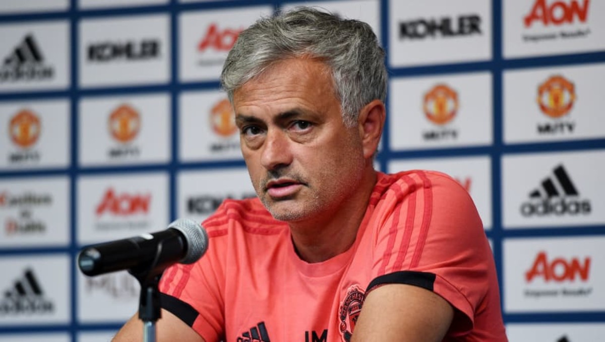 manchester-united-pre-season-training-and-press-conference-5b61775f00c26a463600002d.jpg