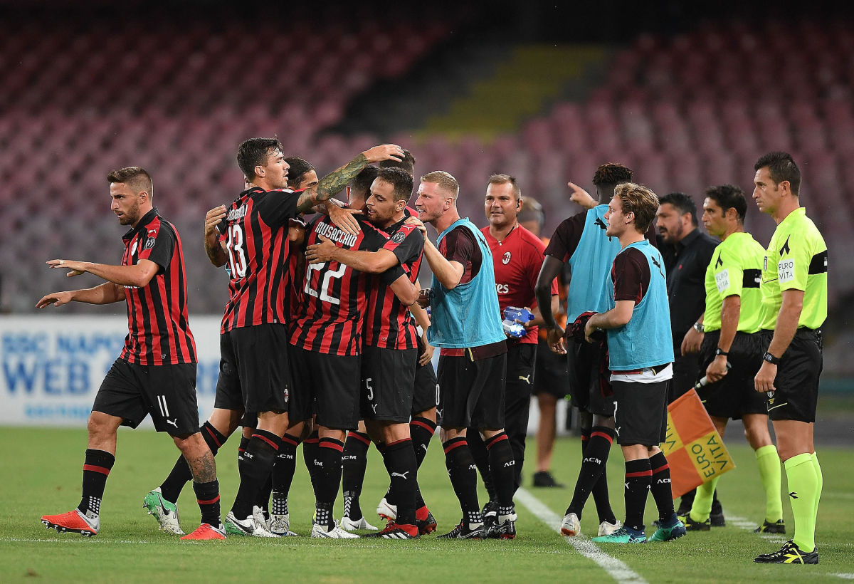 ssc-napoli-v-ac-milan-serie-a-5b86fdff89bcac0a9d000001.jpg