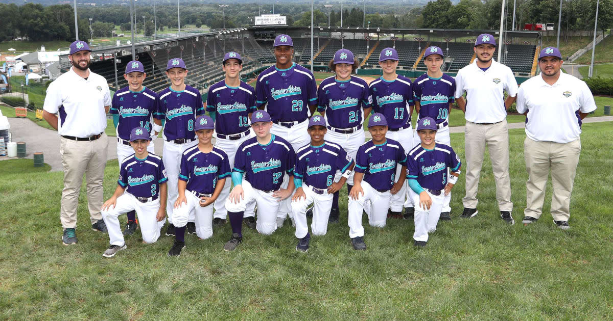 Little League Classic fans in Williamsport build bleachers (VIDEO