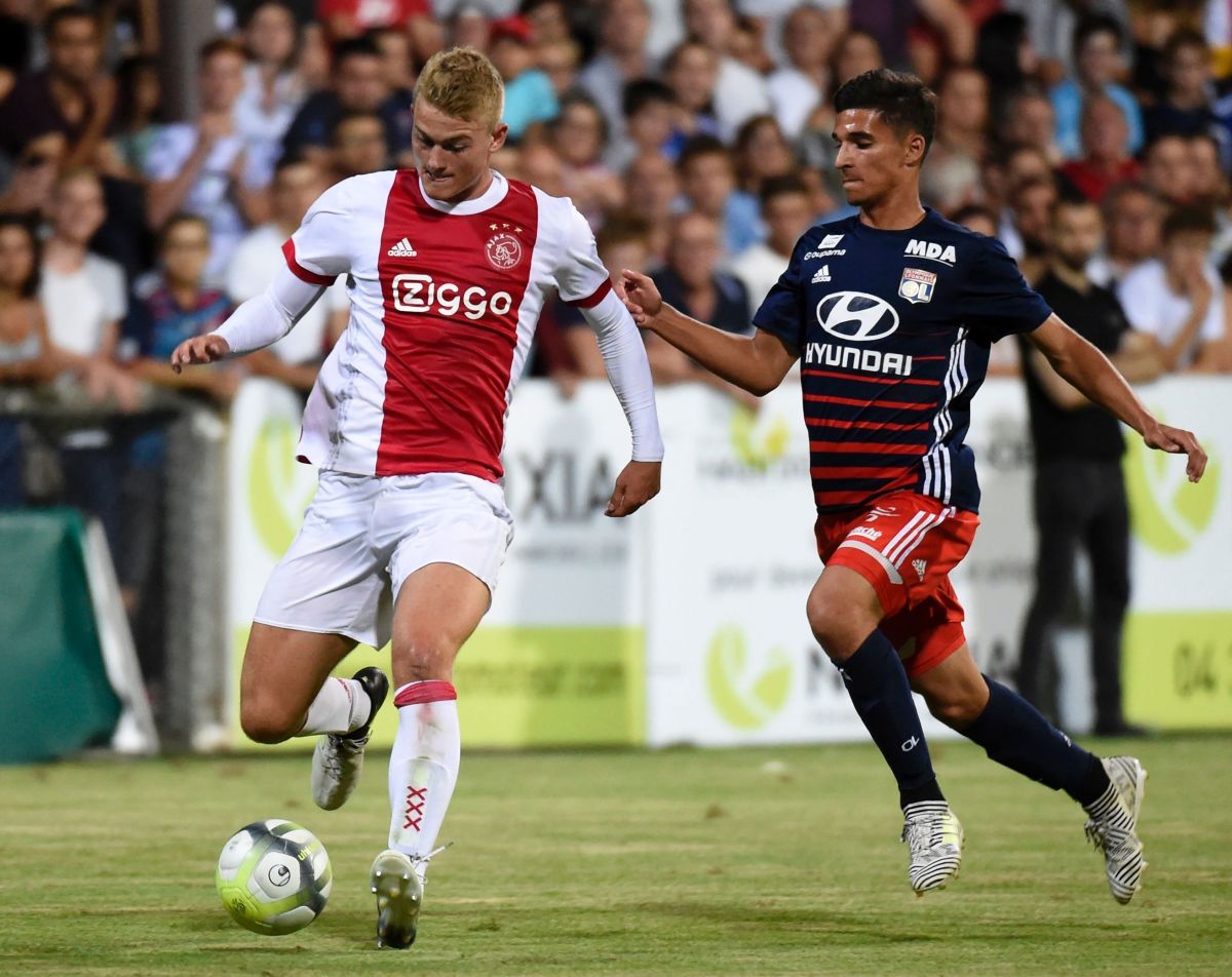 fbl-fra-lyon-ajax-friendly-5b0439d0f7b09df682000001.jpg