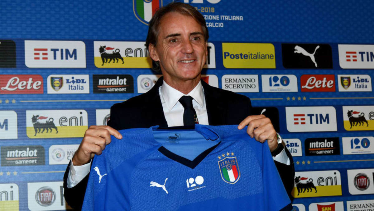 italian-football-federation-unveils-new-coach-roberto-mancini-5b0054ec3467ac28c0000003.jpg