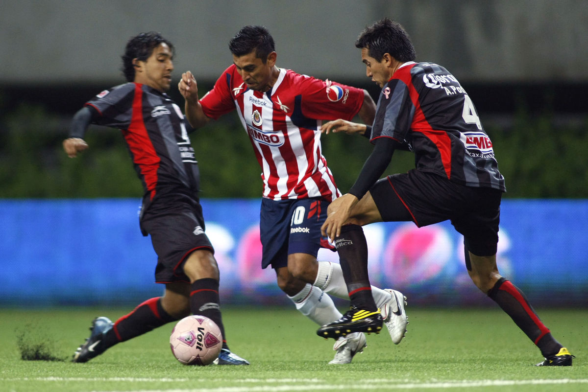 chivas-v-necaxa-apertura-2010-5b86400ad5b47ae799000001.jpg