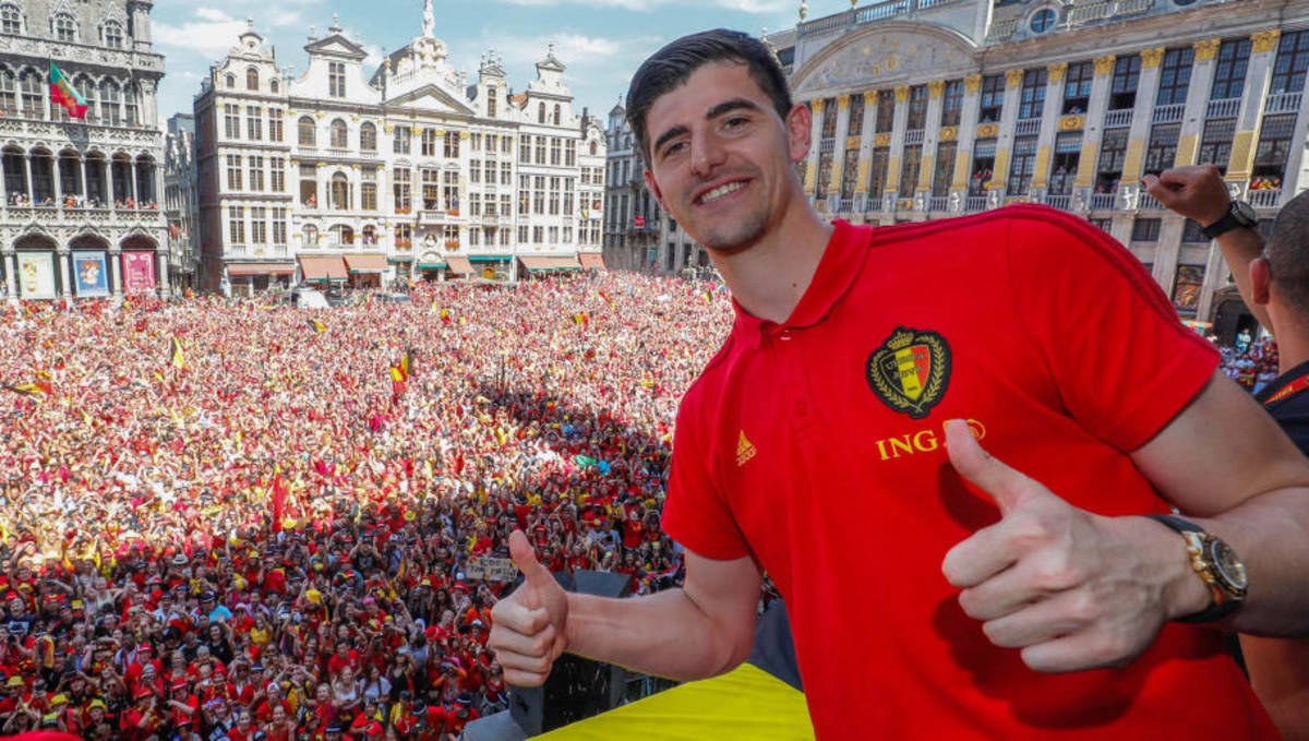 red-devils-parade-in-brussels-after-returning-from-world-cup-russia-5b68675b4433b9c1d7000012.jpg